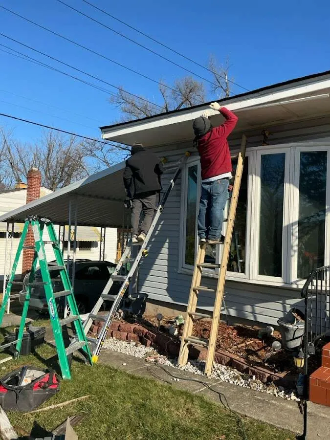 Restoration crew performing exterior repair in Jacksonville
